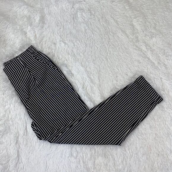 Women’s Capri Stripe Pants by Shinestar (Size M) - Picture 3 of 6